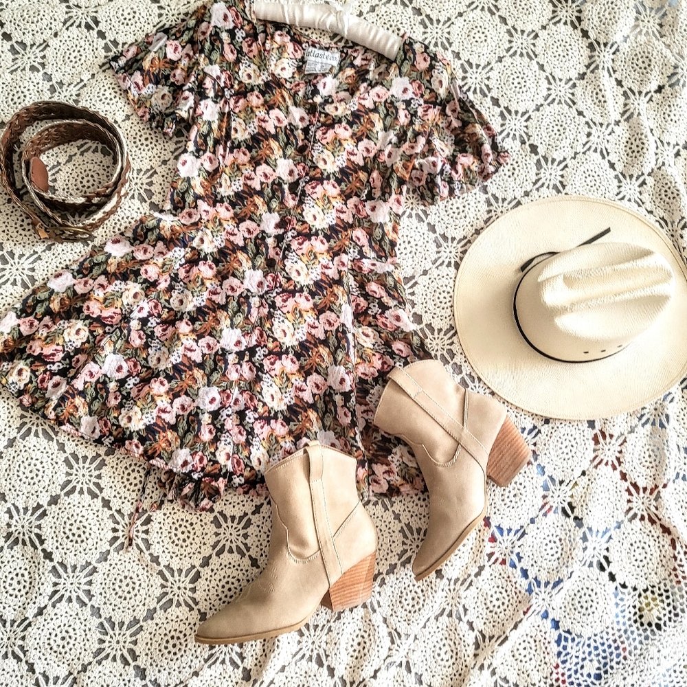 Vintage Fall Floral Button Front Lace Up Back Romper